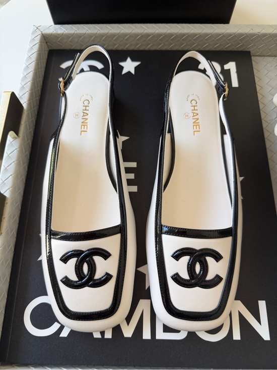 CHANEL Shoes - Chanel 26B White Black Lambskin Patent Square Toe Bold CC Logo Slingback Flat 38